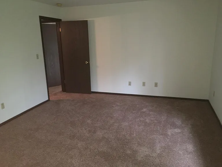 W69N905 Evergreen Ct — Photo 13