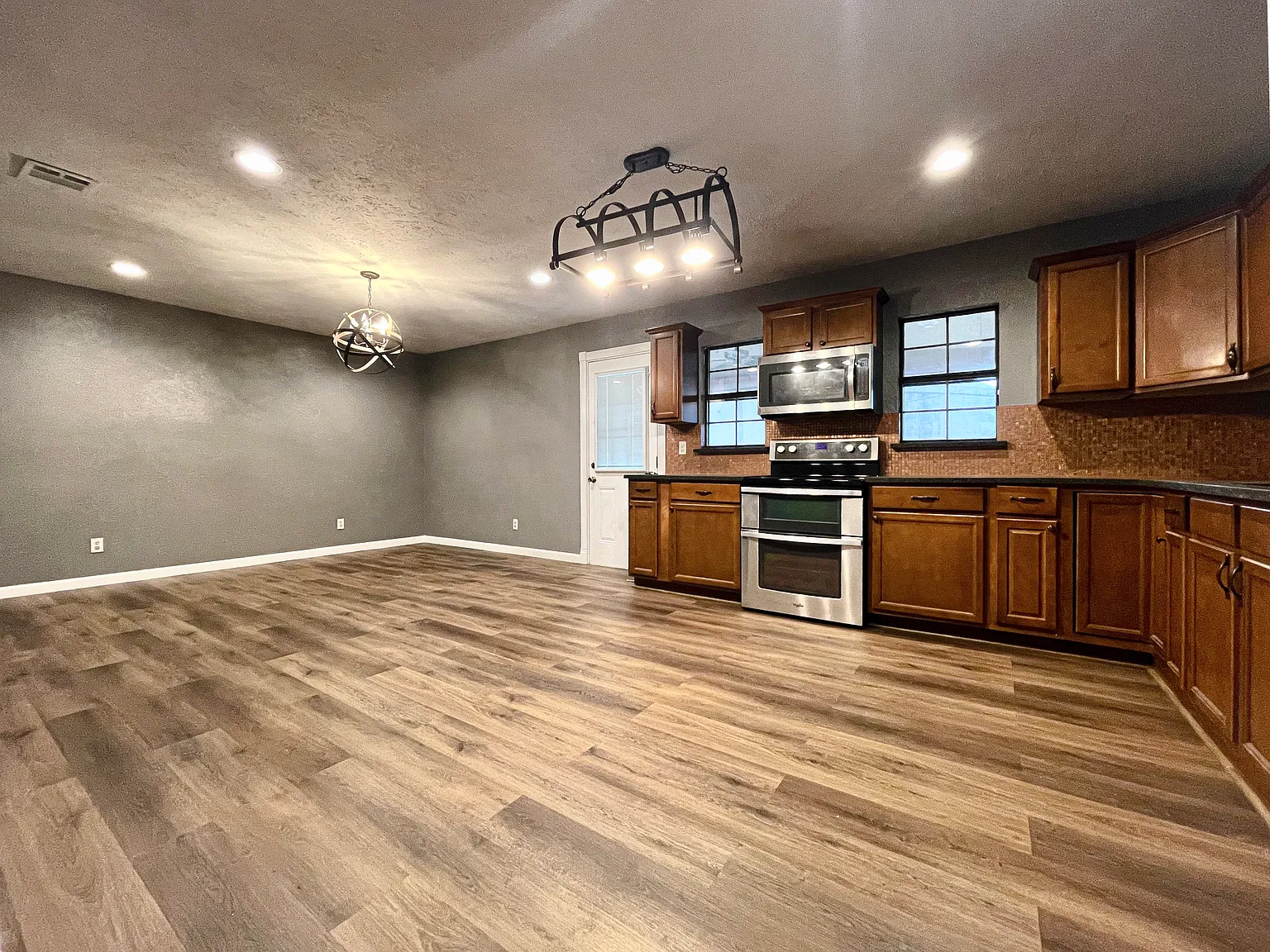 4 bed, 1744 sqft, $2,850 — Photo 4
