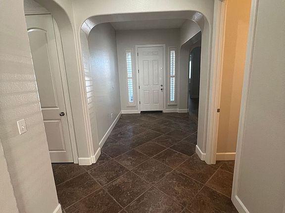 4th image of 721 Bluestone Cir