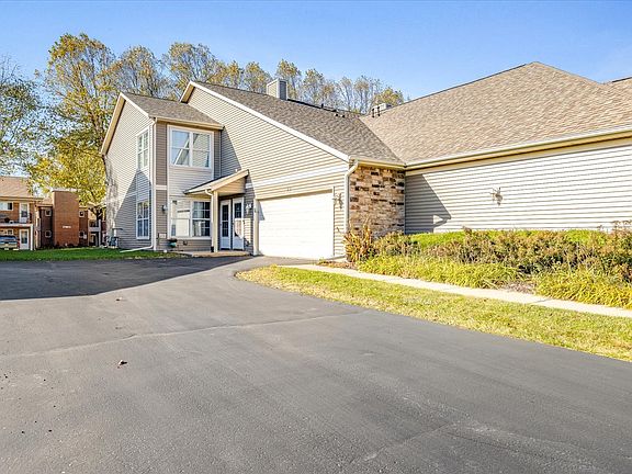 2nd image of 8628 Victory Ln #4