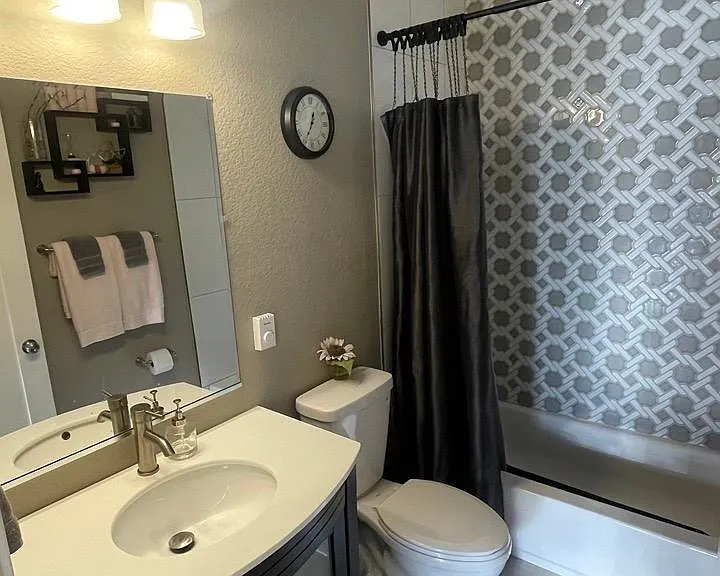 1344 N Gaylord St #100 — Photo 7