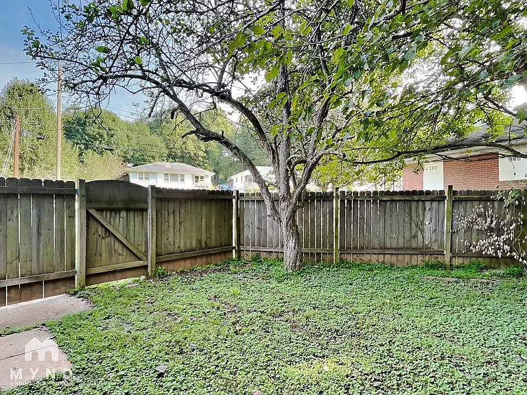 742 Quaker St SW — Photo 15