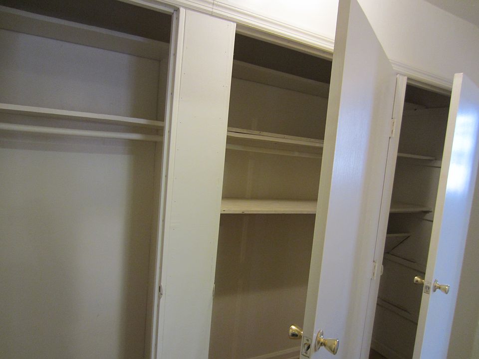 2nd image of 1545 Rhinelander Ave APT 4F