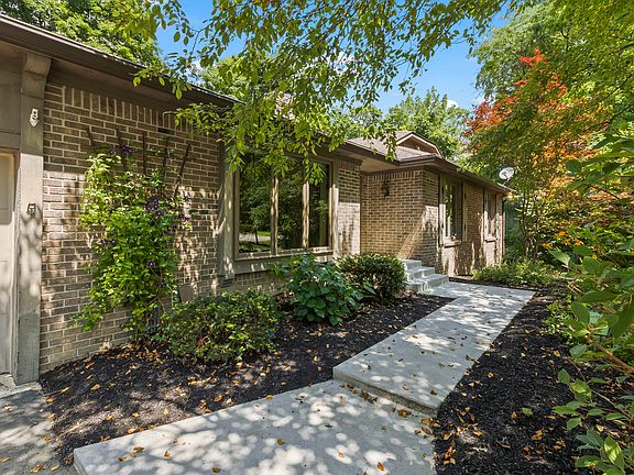 3rd image of 604 Oak Boulevard West Dr