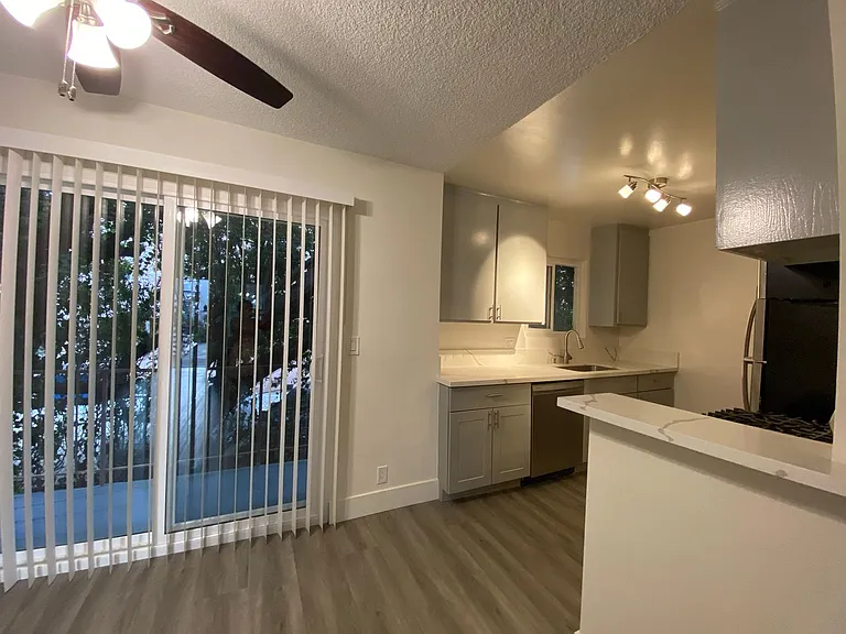 1808 N Harvard Blvd — Photo 48