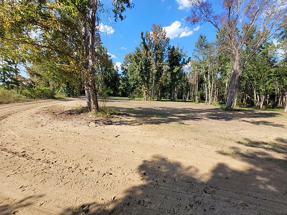 4th image of 21 Robin Blvd
