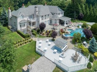 30 Arden Ln, Sands Point, NY 11050