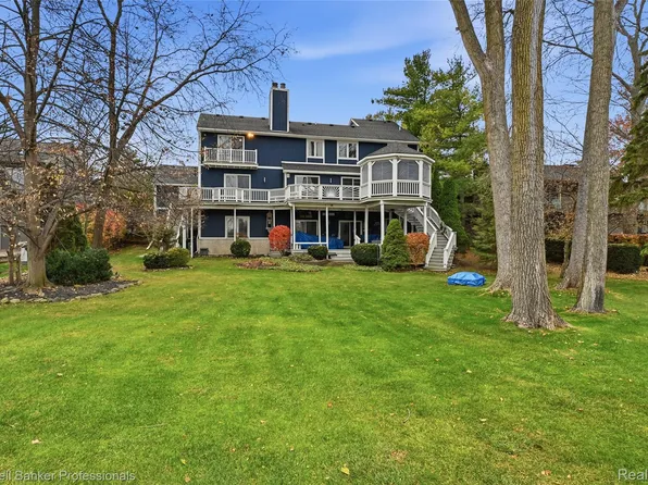 3410 Benstein Rd, Commerce Township, MI 48382