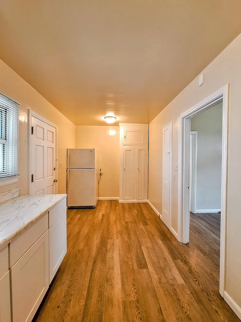 Refurbished 1bd Unit in 4-plex With No Upstairs or Downstairs Neighbors! — Photo 3