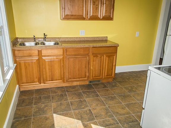 4th image of 866 Canfield Rd #B