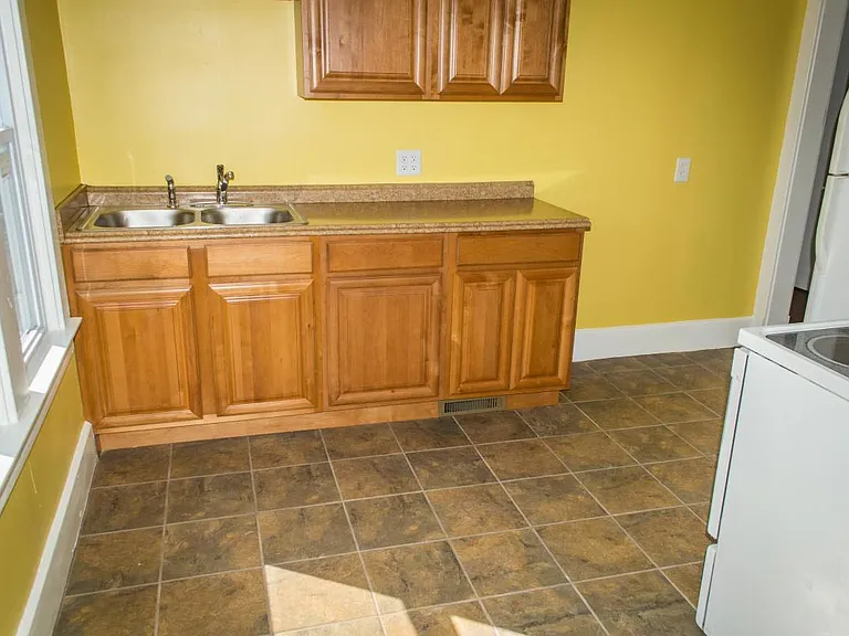 866 Canfield Rd #B — Photo 4