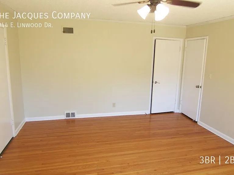 1044 E Linwood Dr — Photo 2