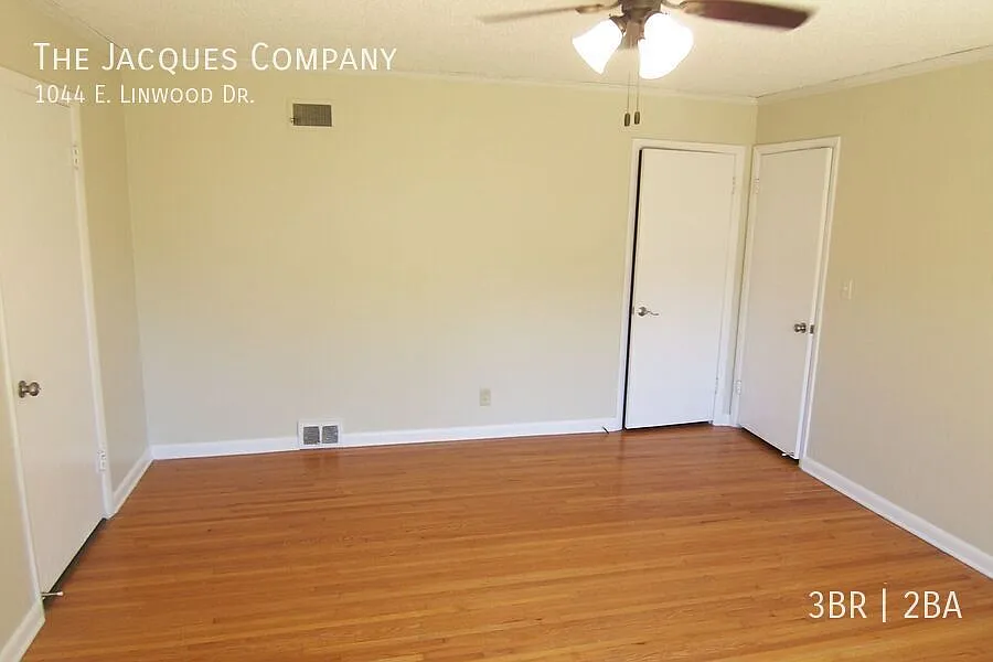 Building Photo - 1044 E Linwood Dr