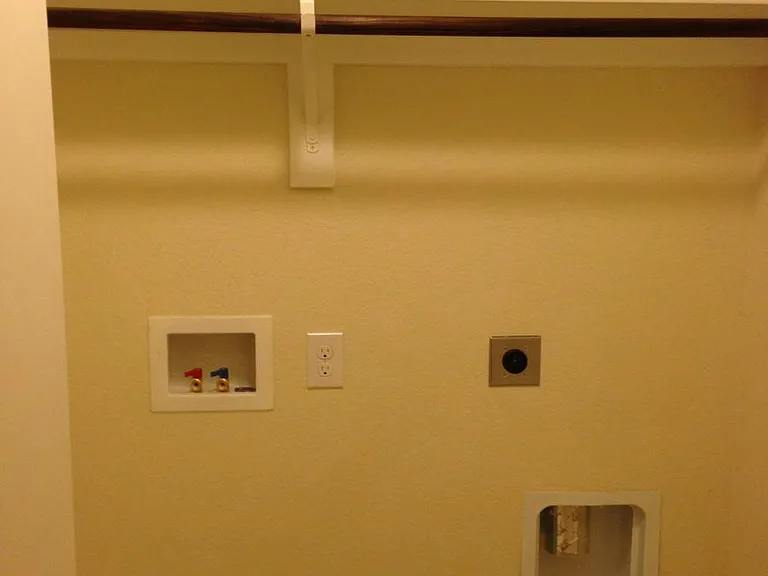 Full Size Washer and Dryer hookups