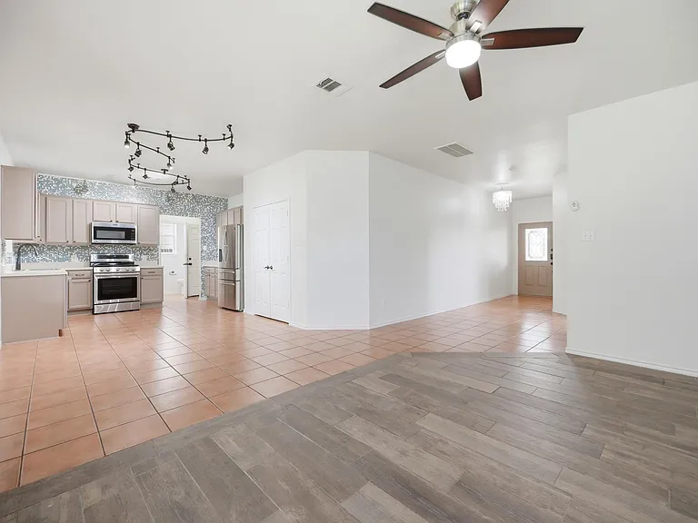 1136 Beechwood Dr — Photo 10