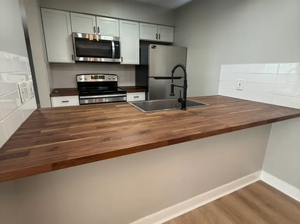 Legacy at Shoreline Apartments
