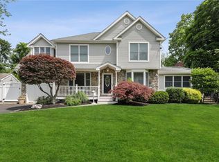 6 Venter Ln, Nanuet, NY 10954