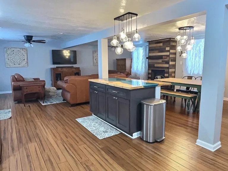 437 New Castle St — Photo 3
