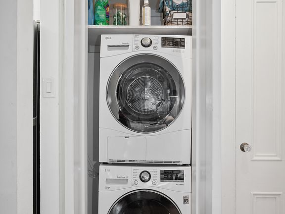 5th image of 113 E 36th St #8