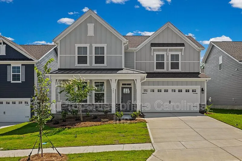 4 bed, 3.0 bath, 2469 sqft, $2,900 — Photo 1