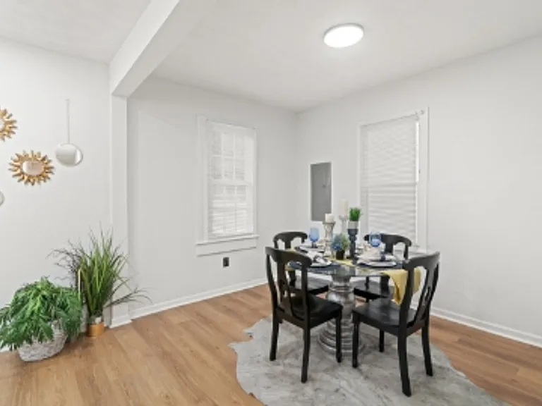 2104 Marshall Ave — Photo 9