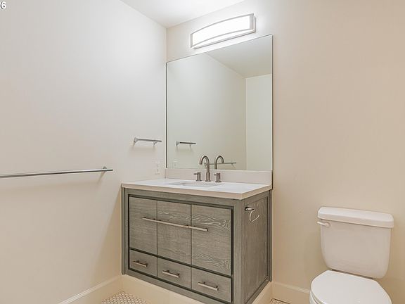4th image of 1926 W Burnside St Unit 512
