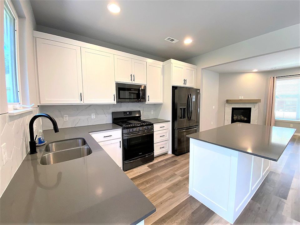 1st image of 6 Baker Dr