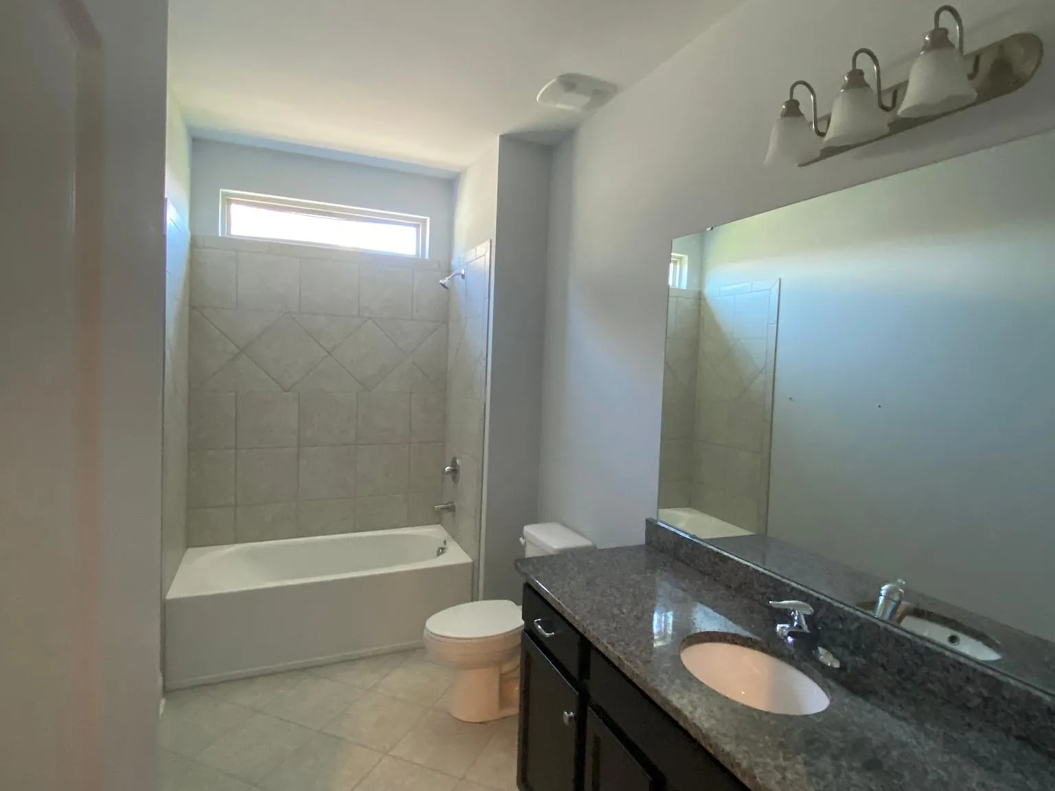4 bed, 3000 sqft, $3,000 — Photo 3