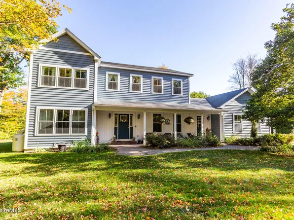 36 Mountain Pond Ln, New Ashford, MA 01237