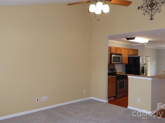 3rd image of 2007 Wexford Way #186