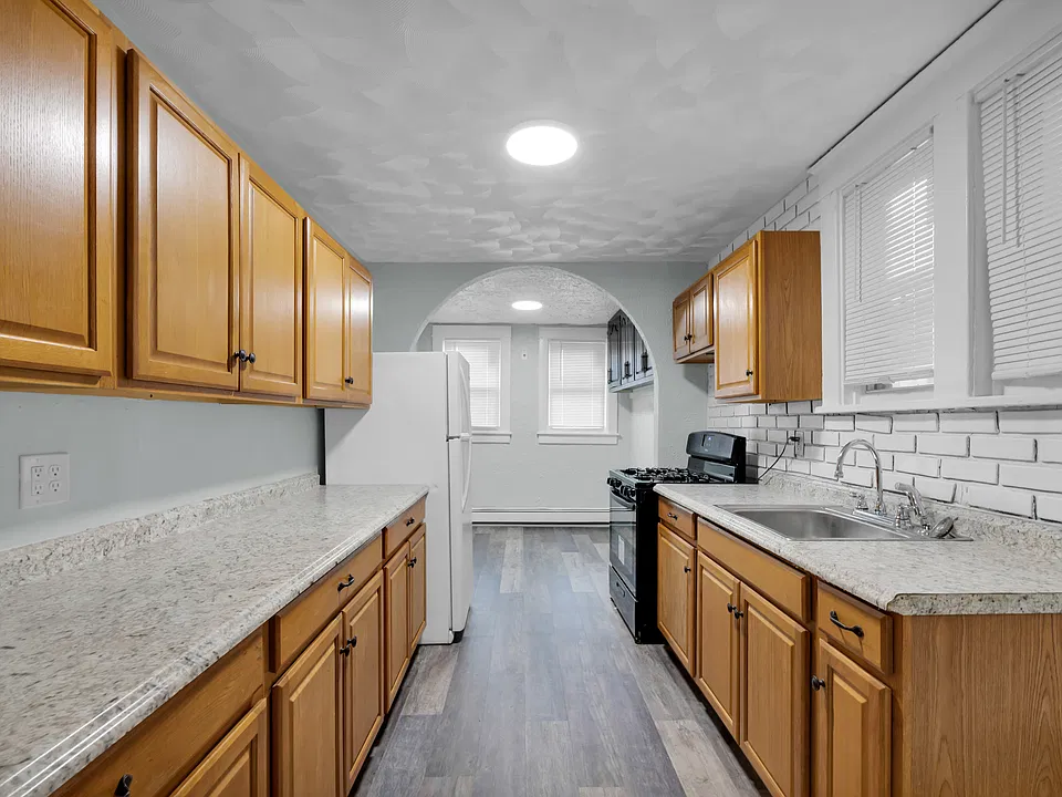 125 N 7th St #1