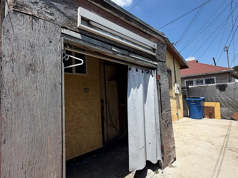 114 S Fresno St — Photo 34