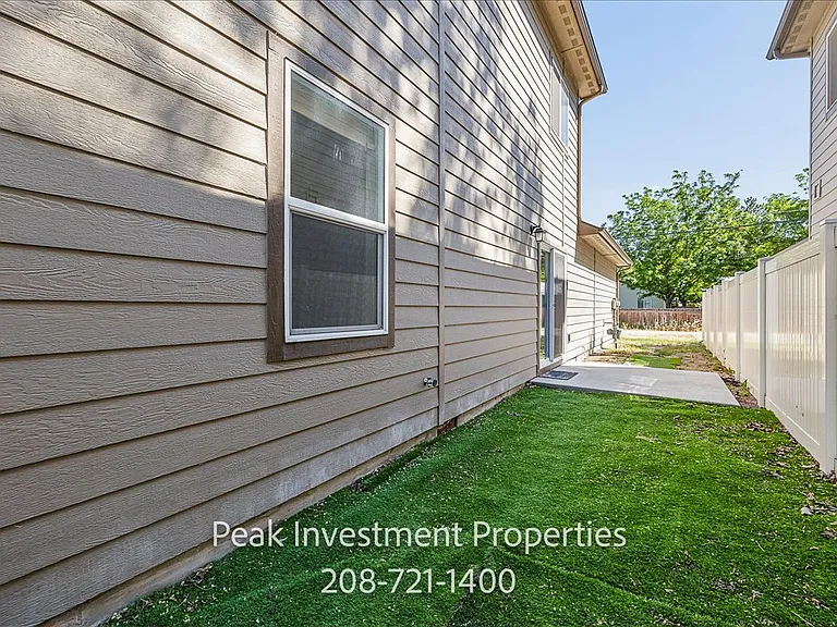 315 E Denver St — Photo 26
