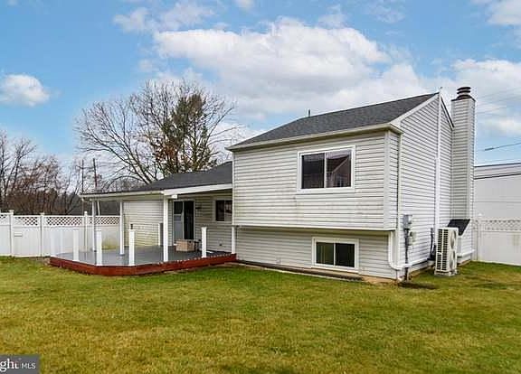 3rd image of 76 Pleasant View Dr