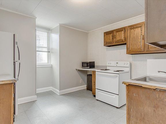4th image of 200 E Antietam St #6