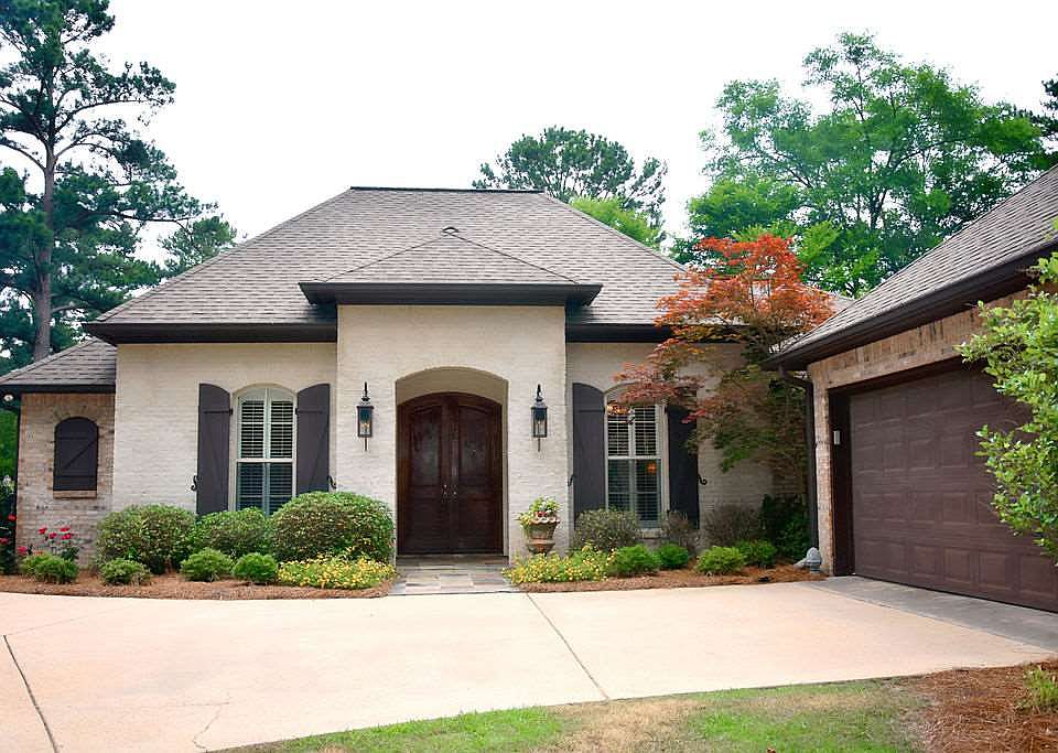 1st image of 122 Lake Forest Dr