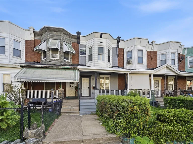1551 N Allison St — Photo 2