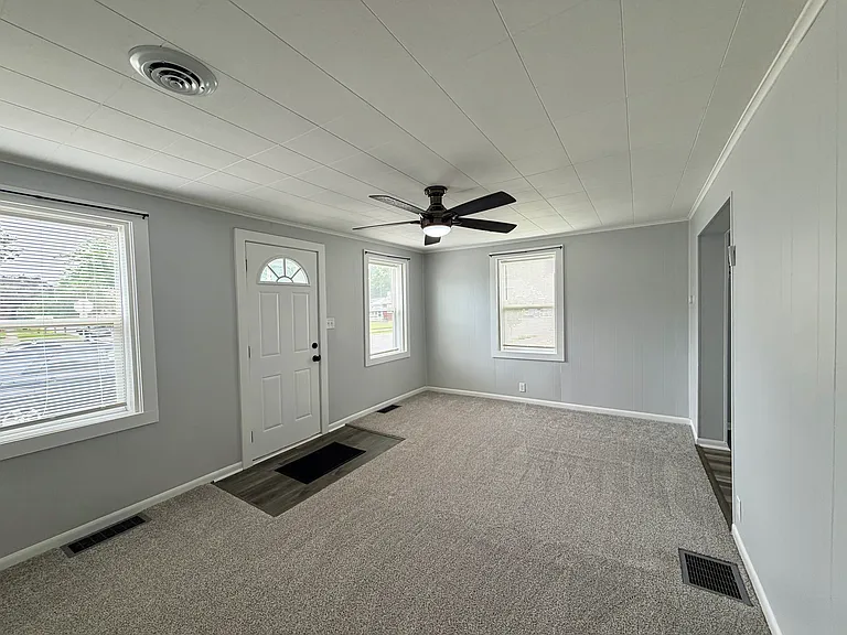 542 Camp St — Photo 4