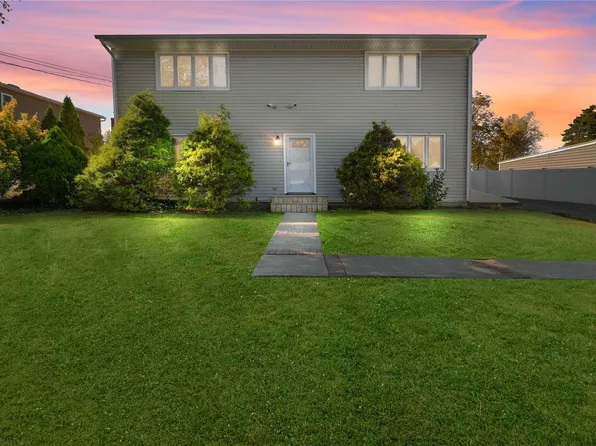 274 Norma Avenue, West Islip, NY 11795