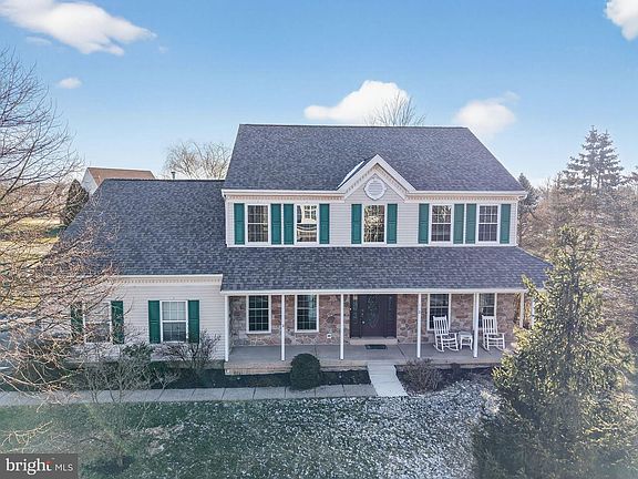 2nd image of 110 Persimmon Dr