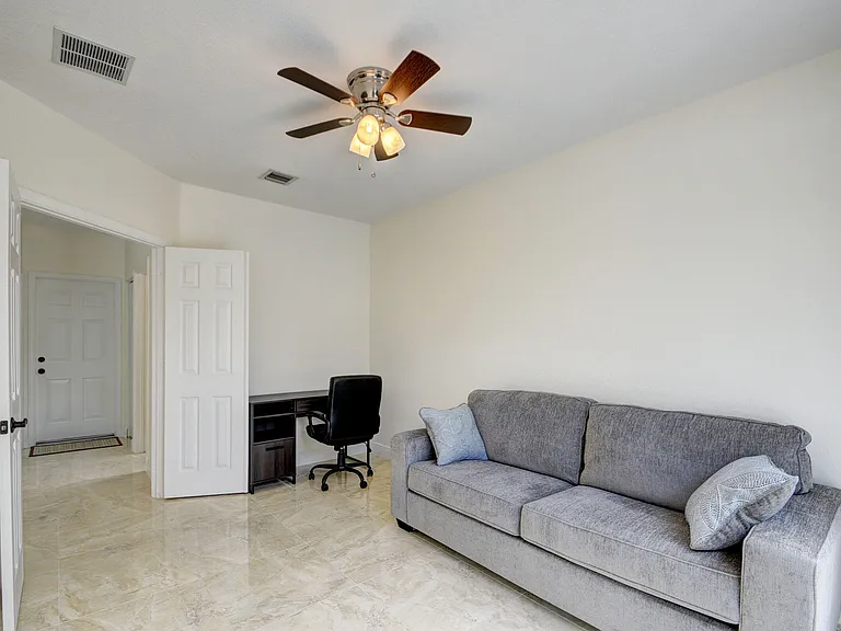 2418 Westmont Dr — Photo 18