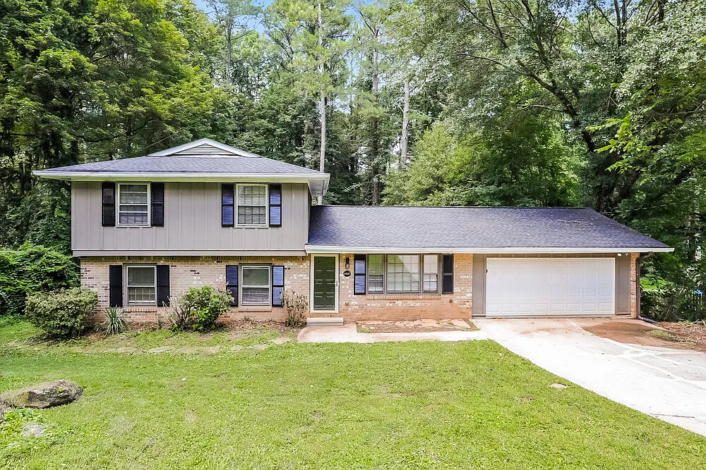 4 bed, 2.0 bath, 2207 sqft, $2,310 — Photo 1