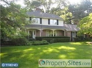 2004 Sunderland Dr, Bethlehem, PA 18015