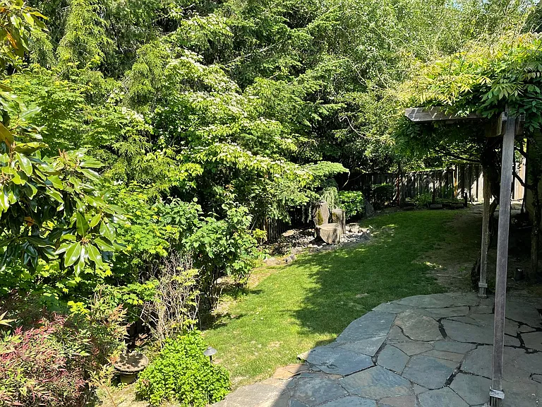 211 NW 110th Ave — Photo 45