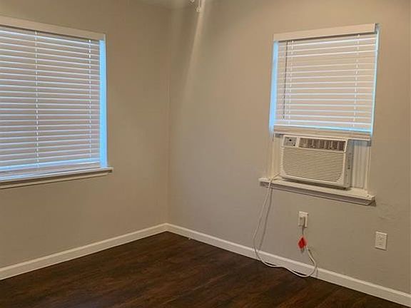 5th image of 2501 Delano St APT 4