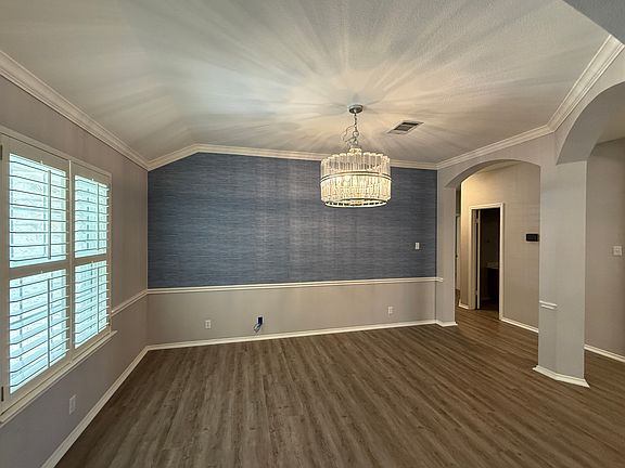 4th image of 1719 Warwick Way