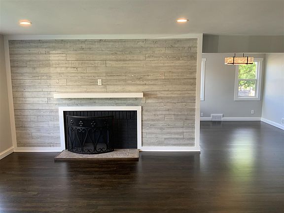 2nd image of 1032 S Buena Vista Dr