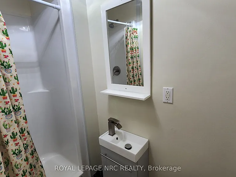215 Devon Pl — Photo 17