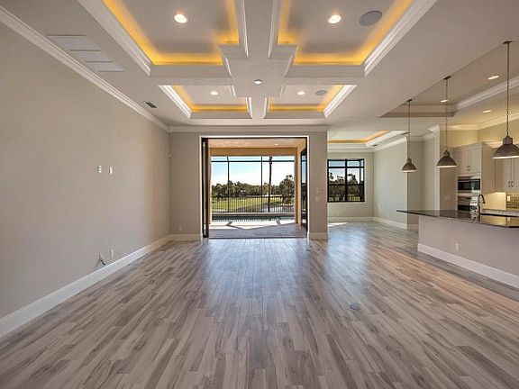 4th image of 841 Hideaway Cir W