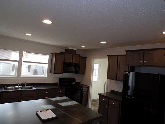 2nd image of 2 Willow Dr #381